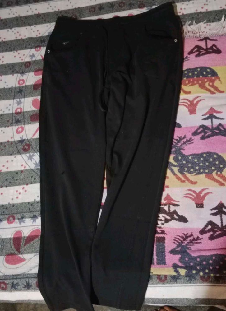 It&#39;s a pure black cotton jeans type lower