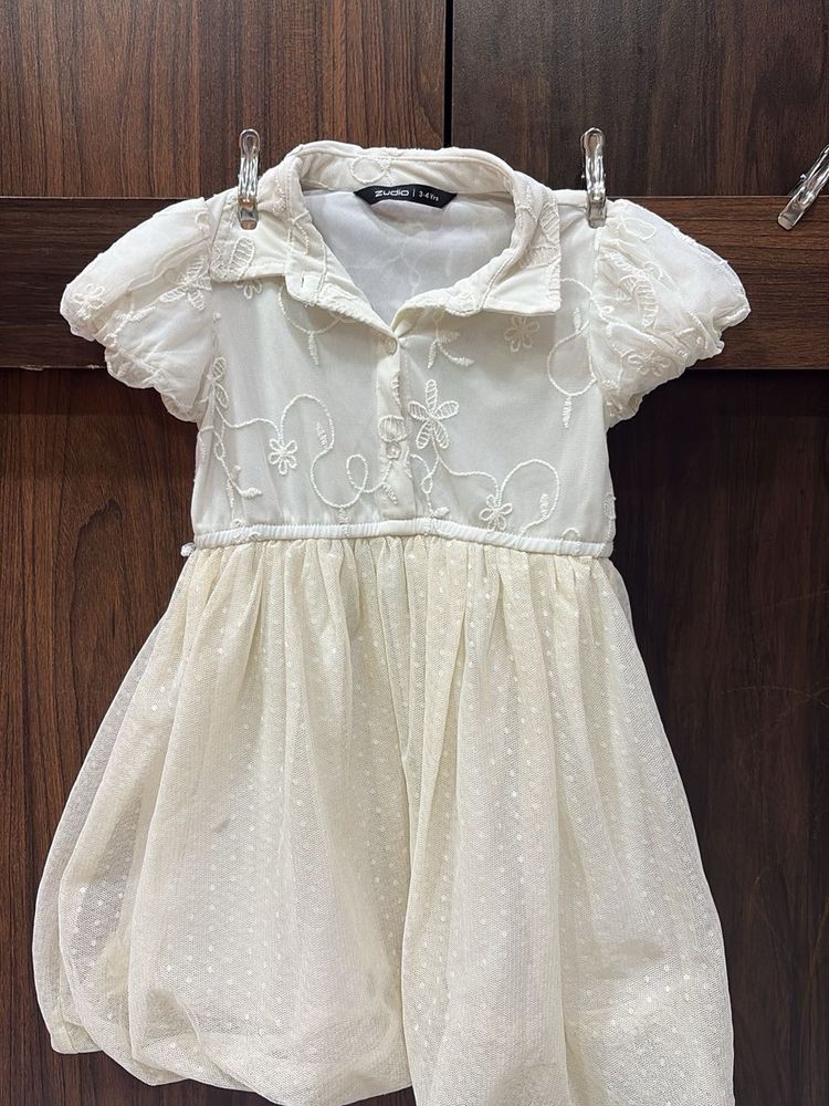 Pack Of 2 White Embroidery And Red Heart