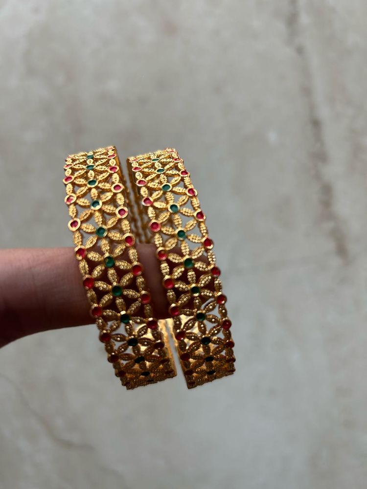 Gold-toned Floral Bangle Set