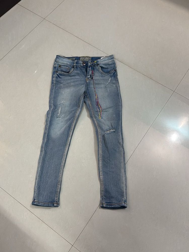 Stylish Light Wash Distressed Jeans