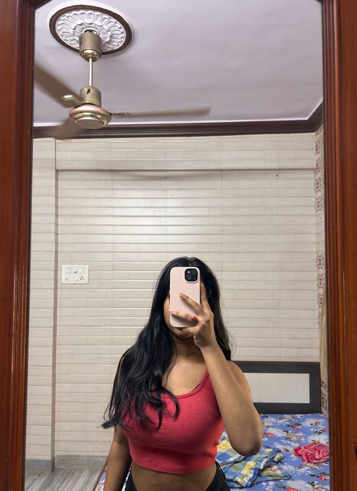 cute red tank top🍭