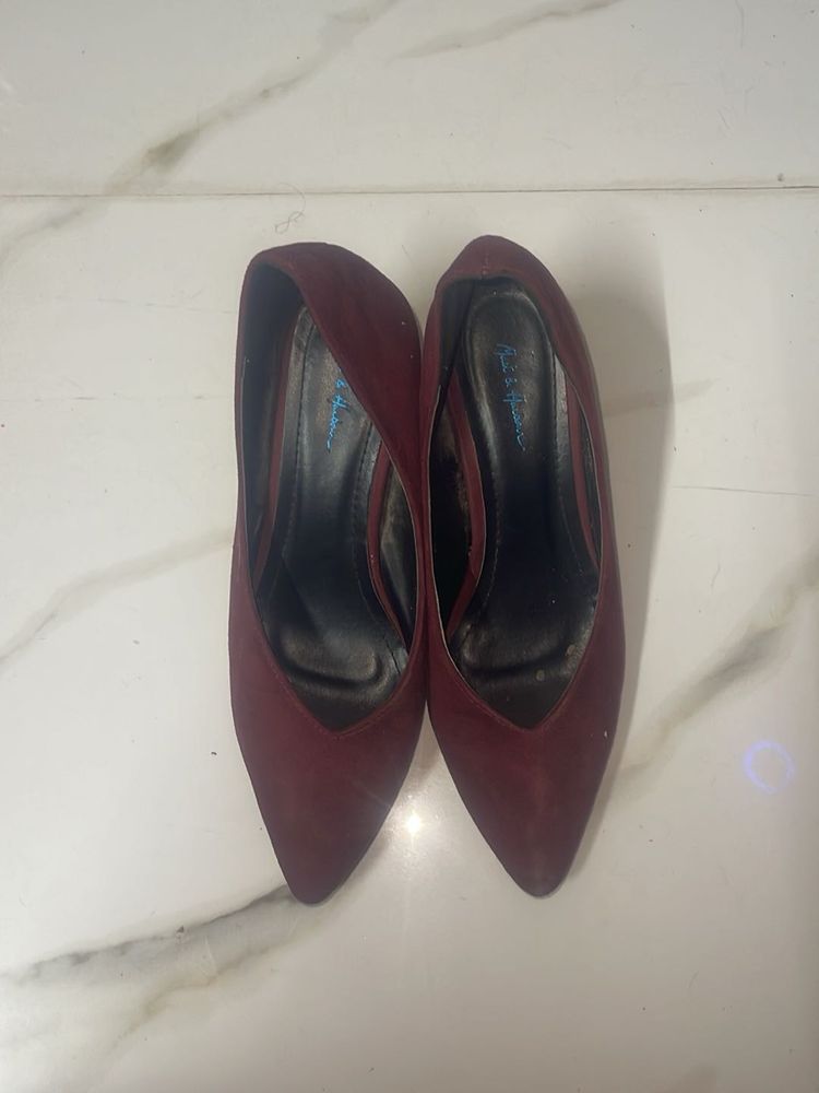 Mast &amp; Harbour Wedges