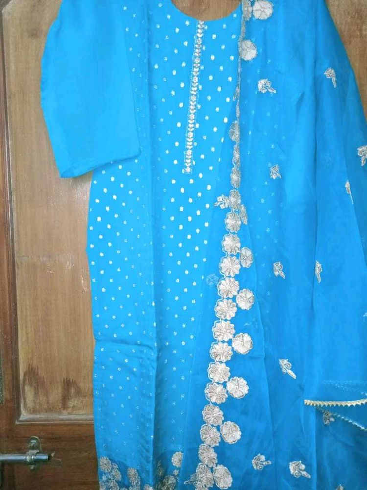 SUIT