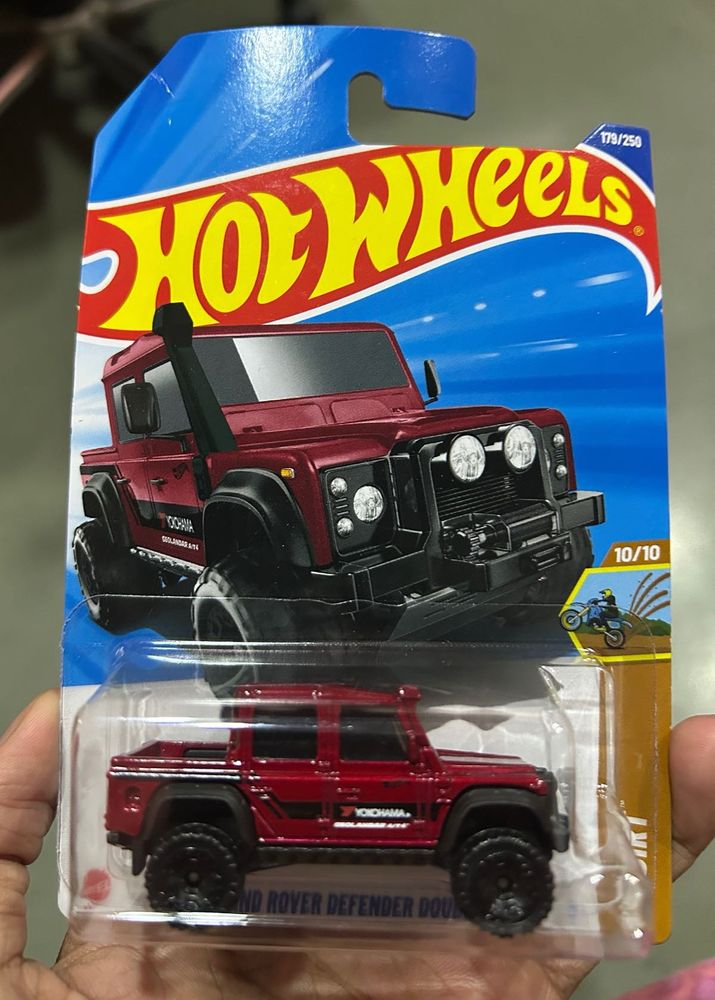 Land Rover Defender 2025 Hotwheels Case J and K