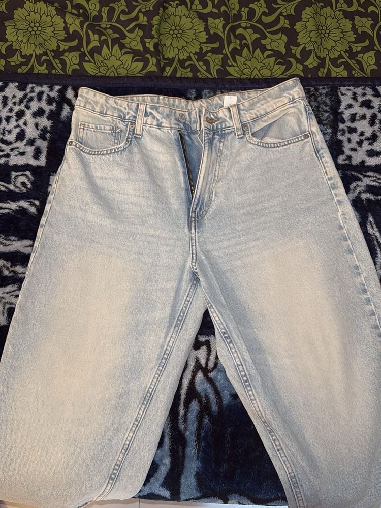 Light Wash High-Waisted Jeans