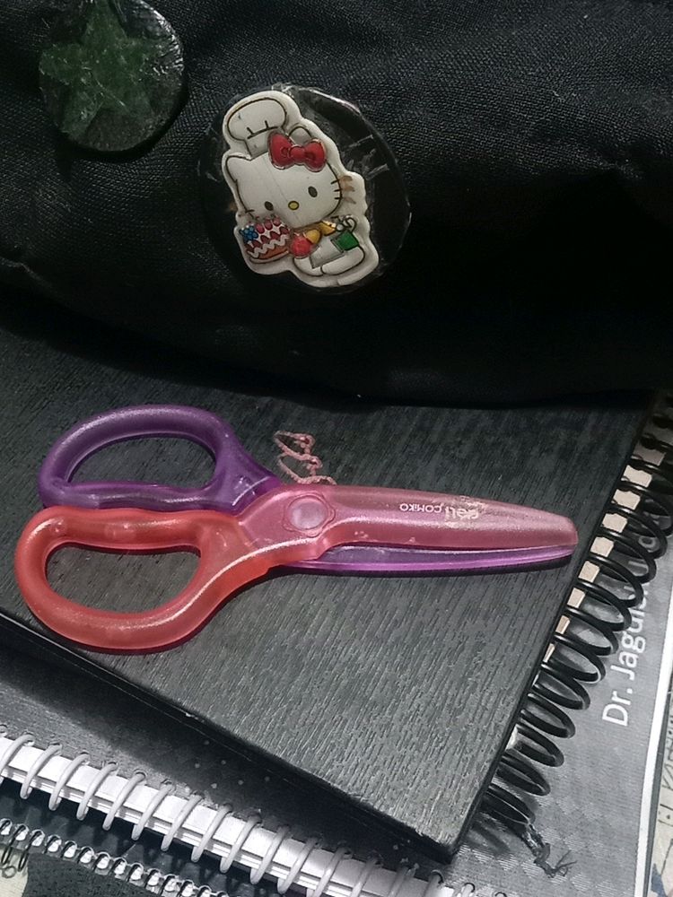 Deli Cute Paper Cutting Pink And Purple Scissors