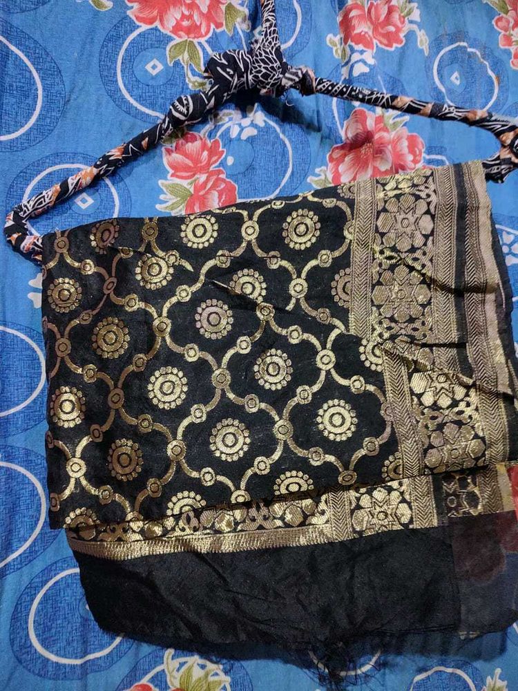 Elegant Black &amp; Gold Dupatta