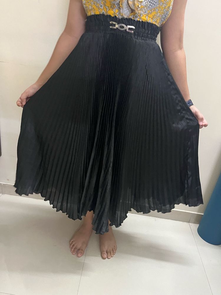 Elegant Black Pleated Skirt