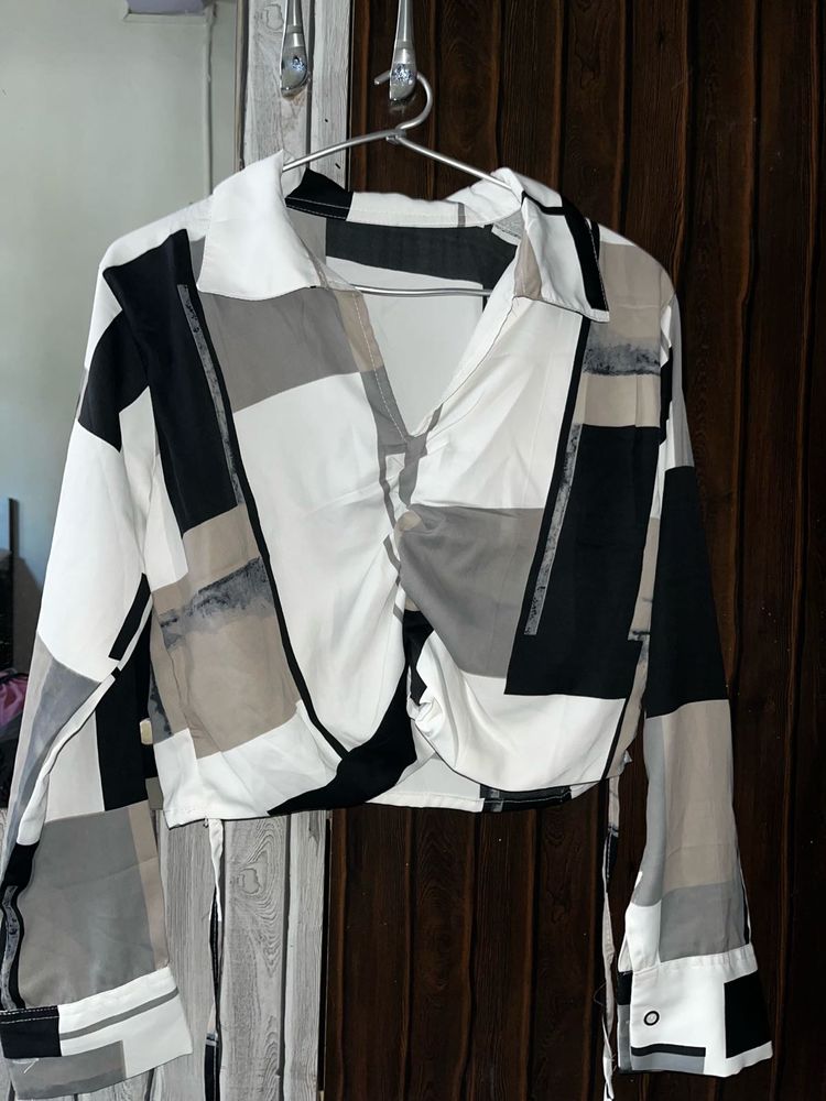 Abstract Print Crop Top Shirt