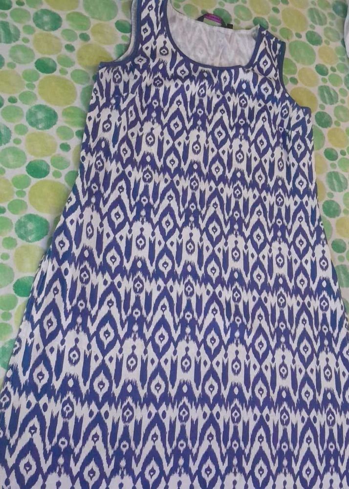 Blue N White Motifs Kurta, Sleeveless+ 1