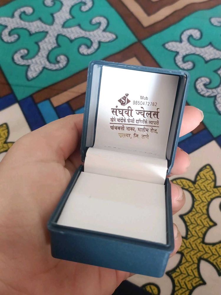 Elegant Flower Design Gold Ring box