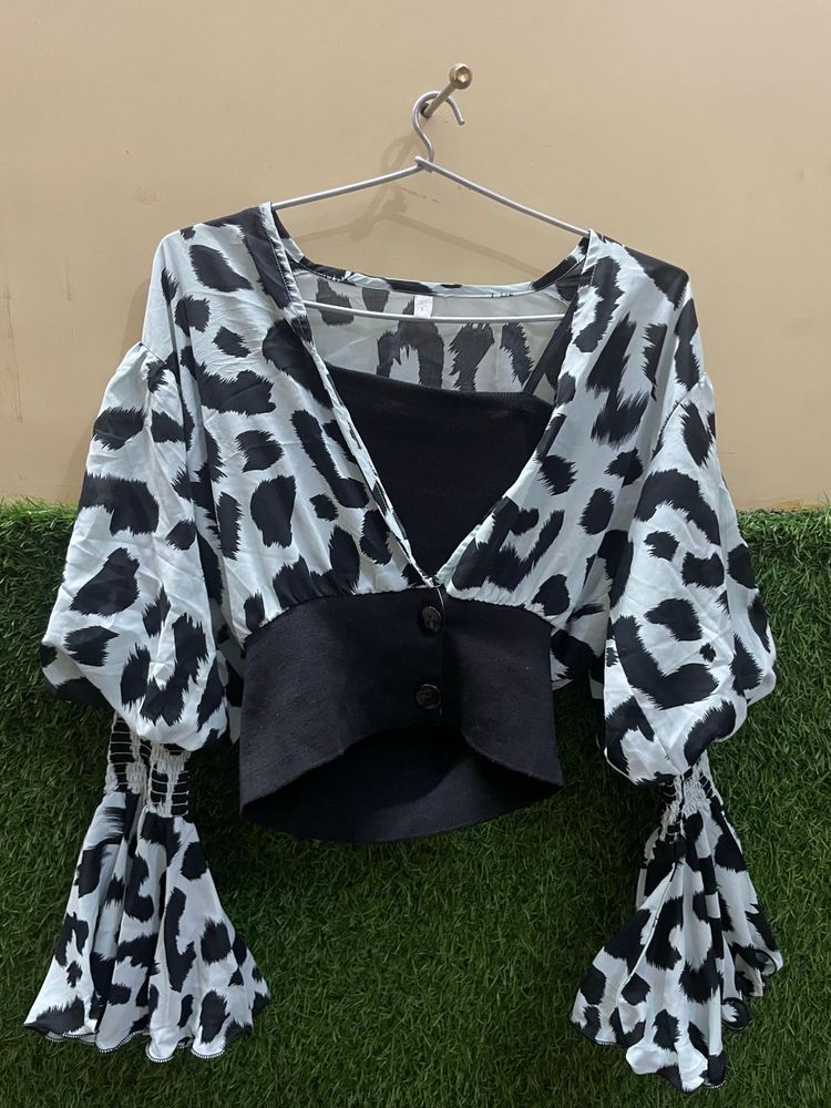ELEGANT PRINTED TOP WITH FLARED RUFFLE SLEEVES