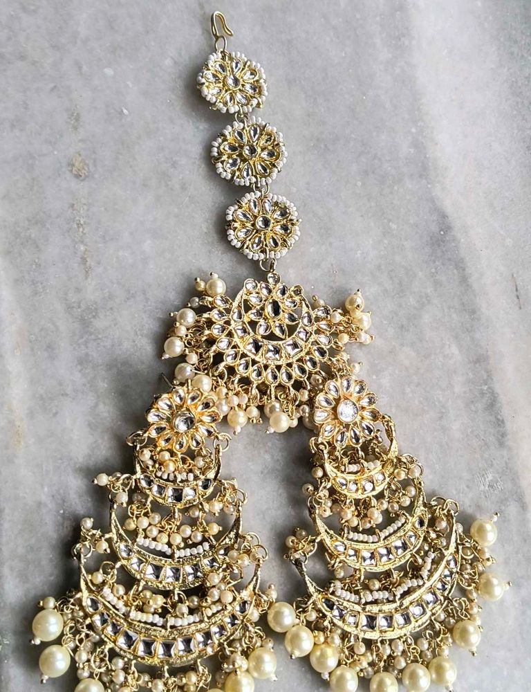 Elegant Pearl &amp; Kundan Matha Patti And Earrings