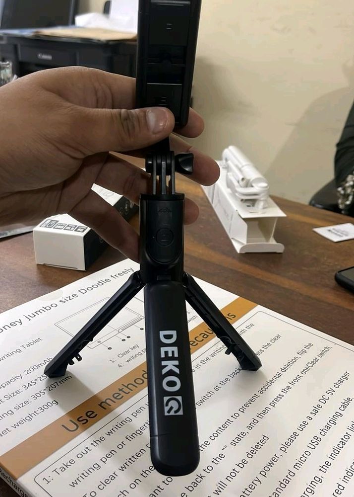 DEKOQ Bluetooth Selfie Stick Black