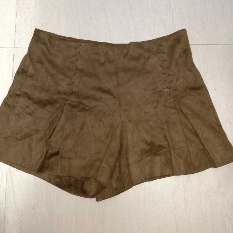Brown velvety shorts