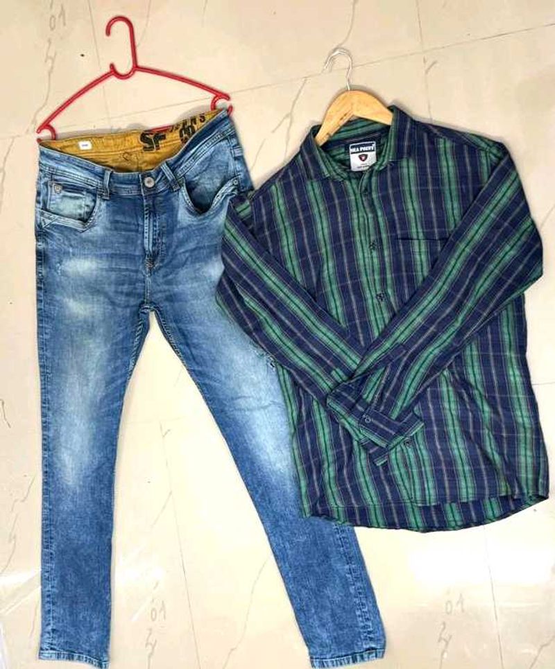Men&#39;s Outfit: Jeans &amp; Button-Down Shirt
