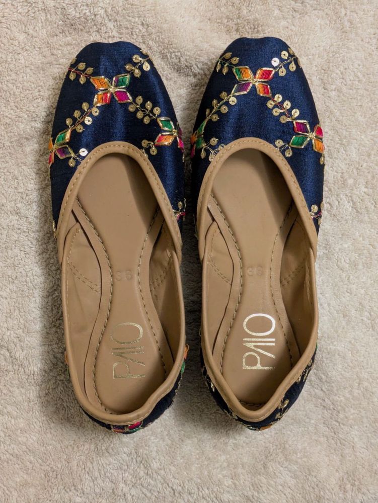 Navy Punjabi Juttis Size 36