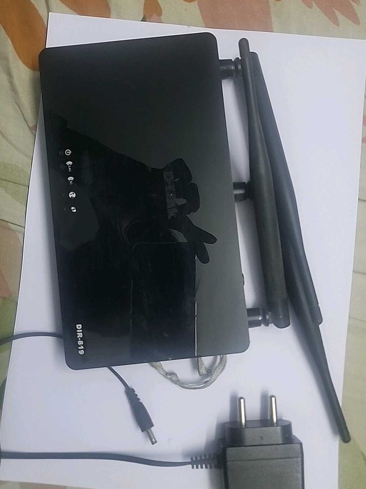 Dual Channel D-Link Router DIR-819