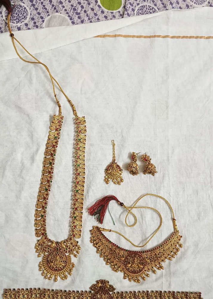 Elegant Traditional Jewelry Set