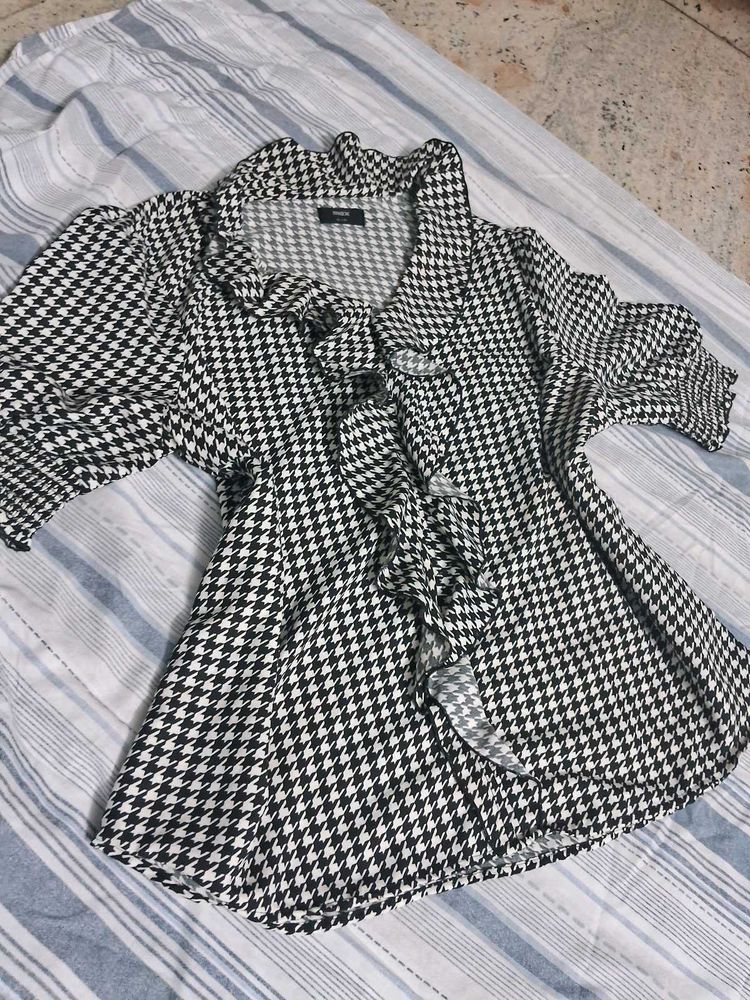 🏁Selling Gingham Top from Dubai🏁