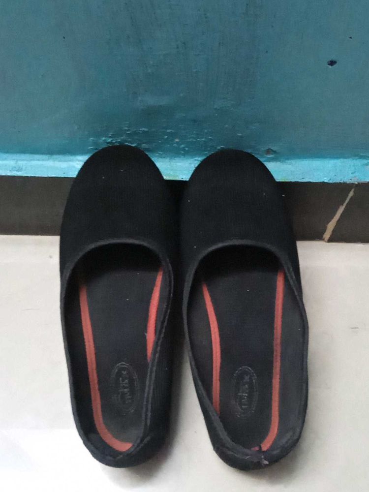 A Black Casual Shoe