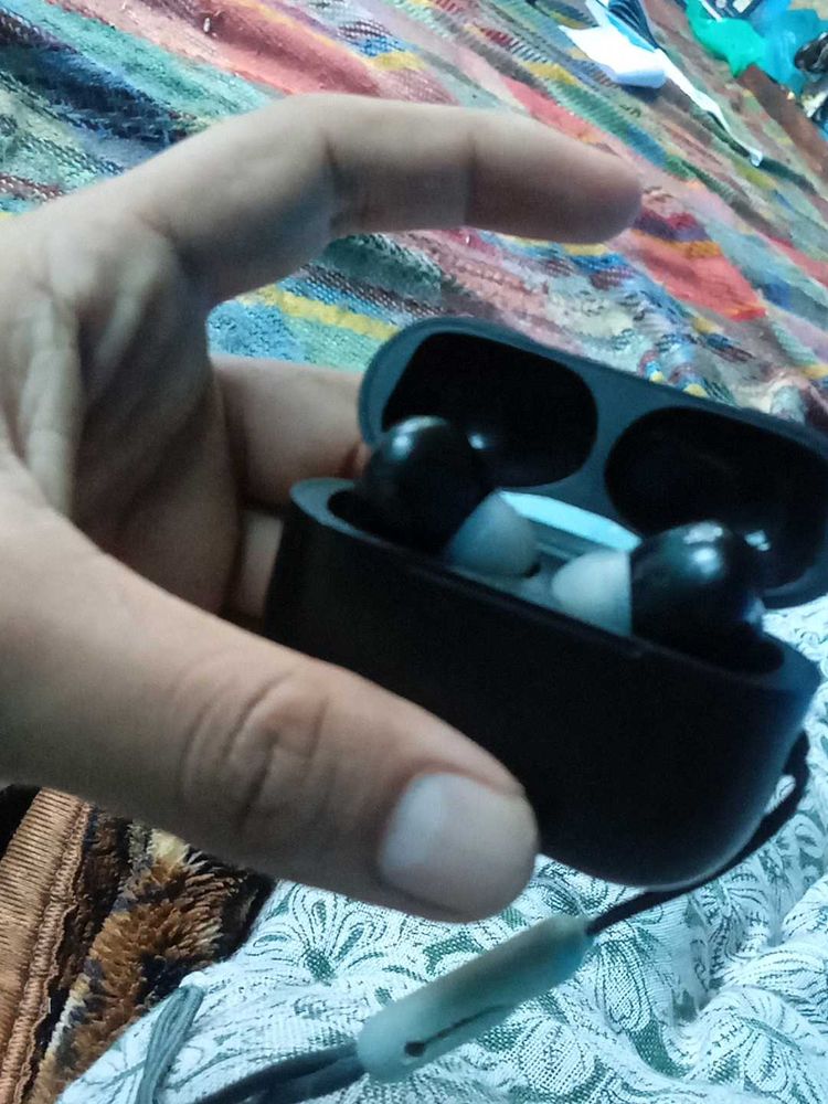Wireless Earbuds - Like New!