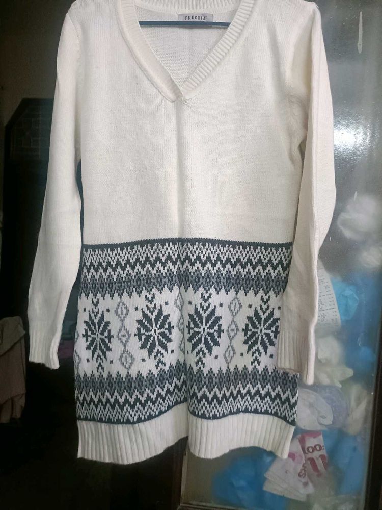 New White Printed Sweatshirt For Women In L Size