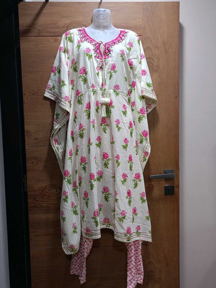 🌺Floral Cotton Kaftan With Mirror Work🌺