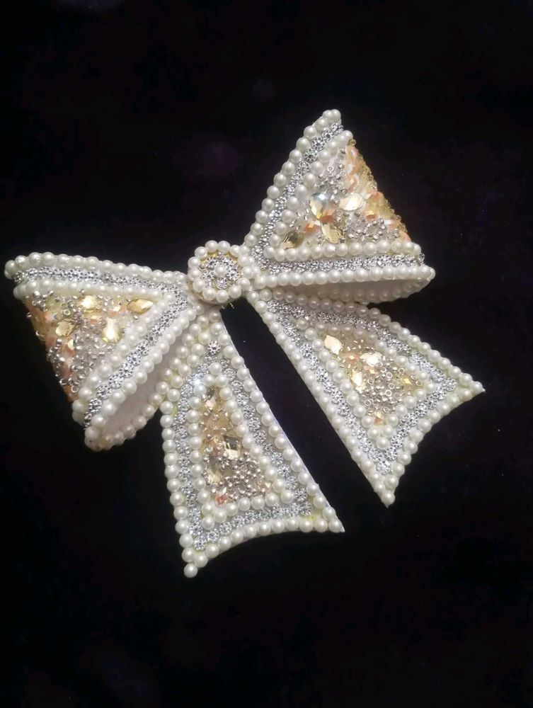 Elegant Pearl &amp; Rhinestone Bow