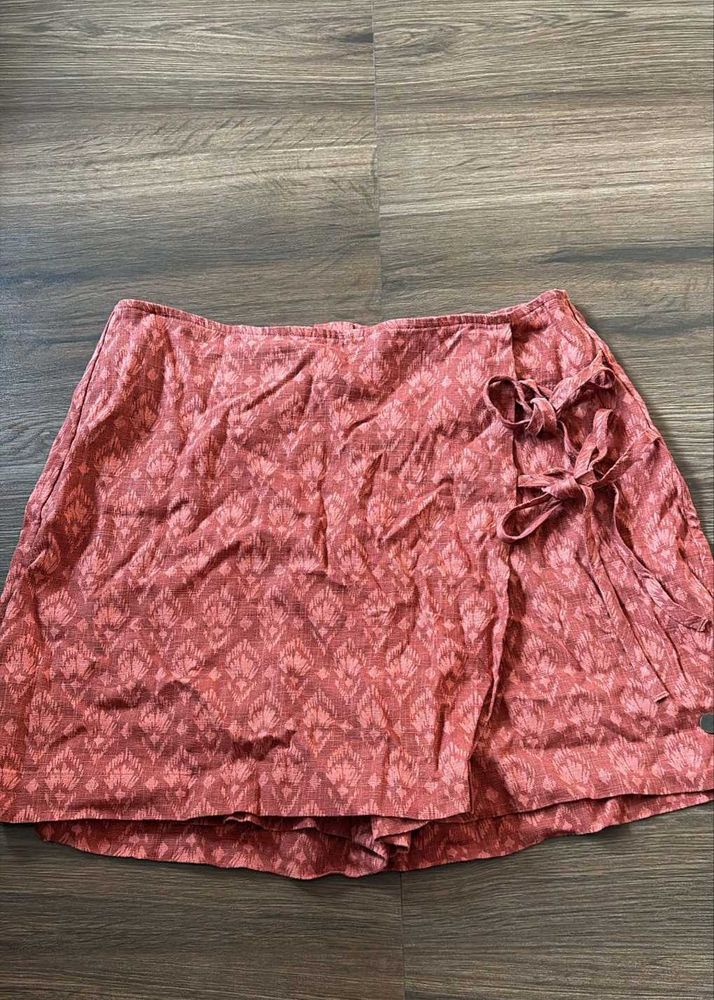 Shorts Which Looks Like Skirt, Under 200