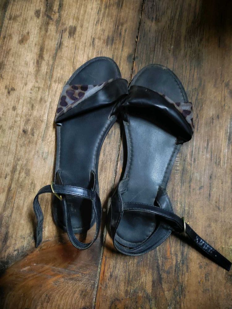 👡Carlton London Open Toe Flats On Sale!