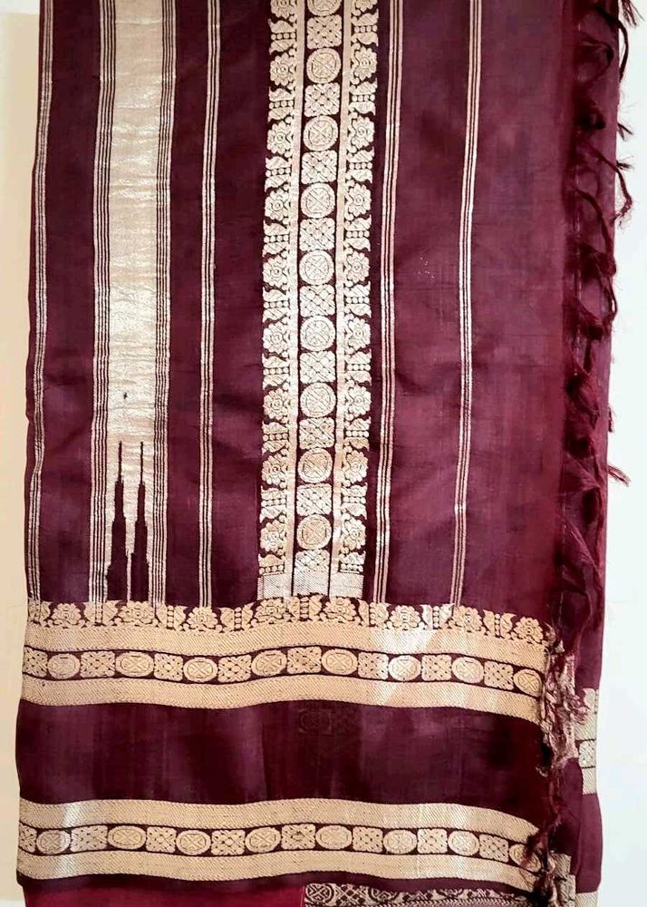 Maroon Dupatta with Gold Detailing