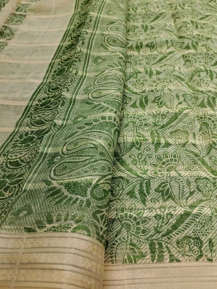 Leafy Paisley Pattern Saree