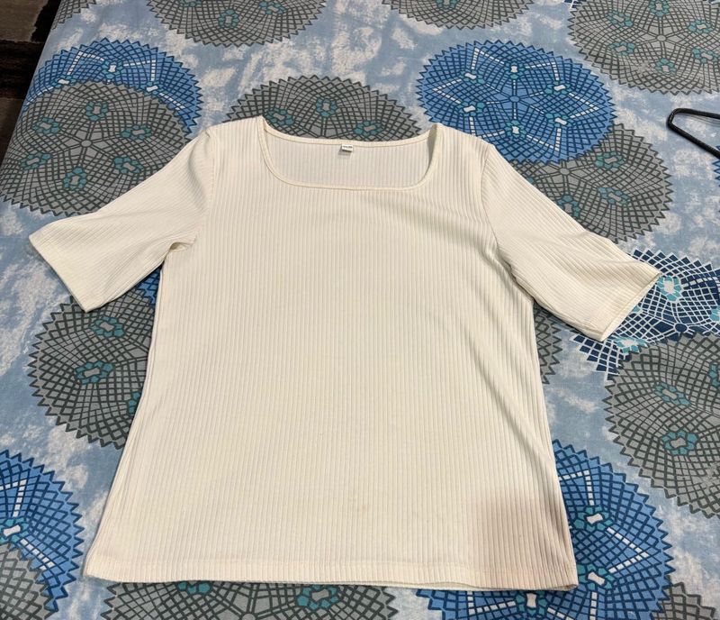 Uniqlo T-shirt For Sell