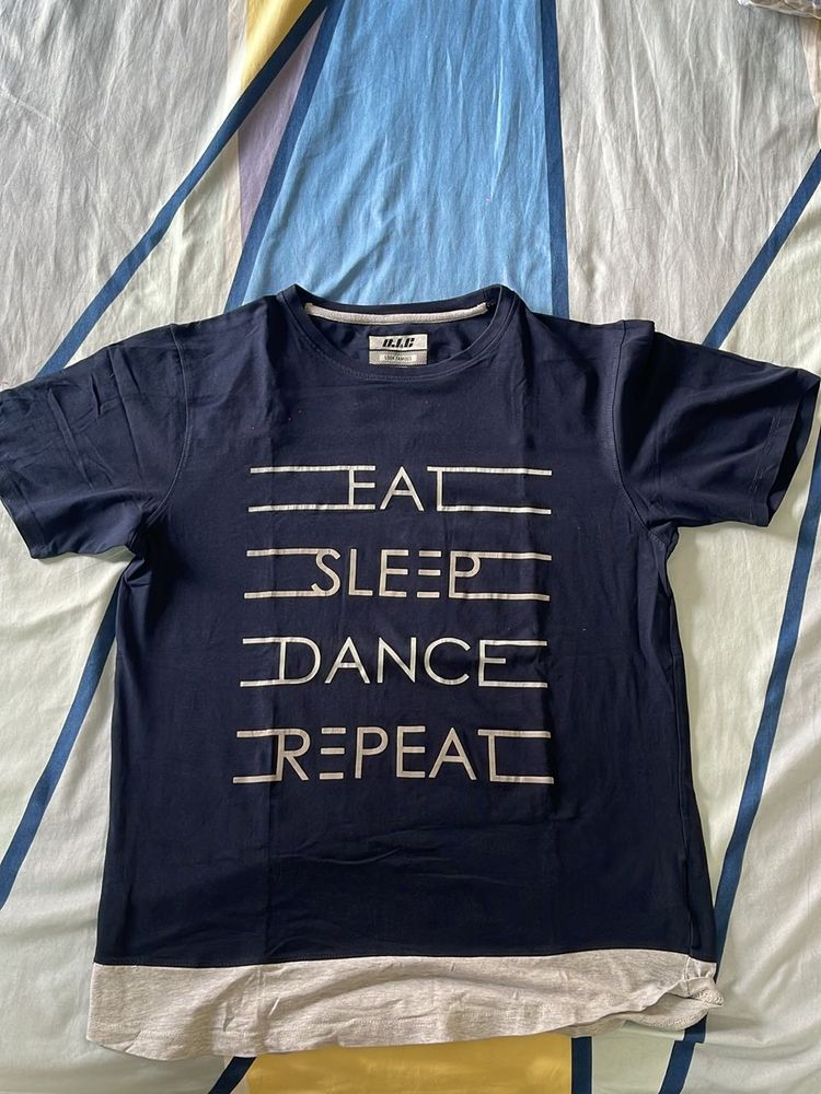 DJ &amp; G Casual T Shirt XL Size For Sale