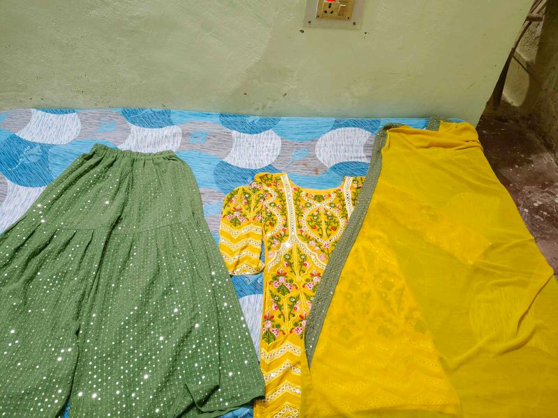 GEORGETTE WITH HAVVY EMBROIDERY WORK WIT