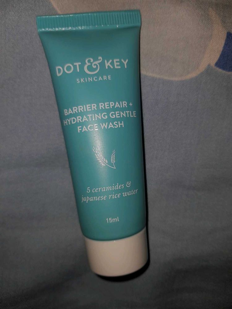 Dot &amp; Key Barrier Repair + Hydrating Facewash