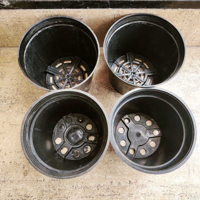 4 Black Plastic Plant Pots