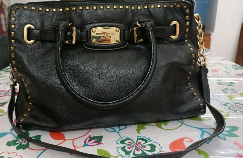 Original Michael Kors Whipstitch Hamilton East West Tote Bag. Has 3 Compartments. Not Much Negotiation On This.