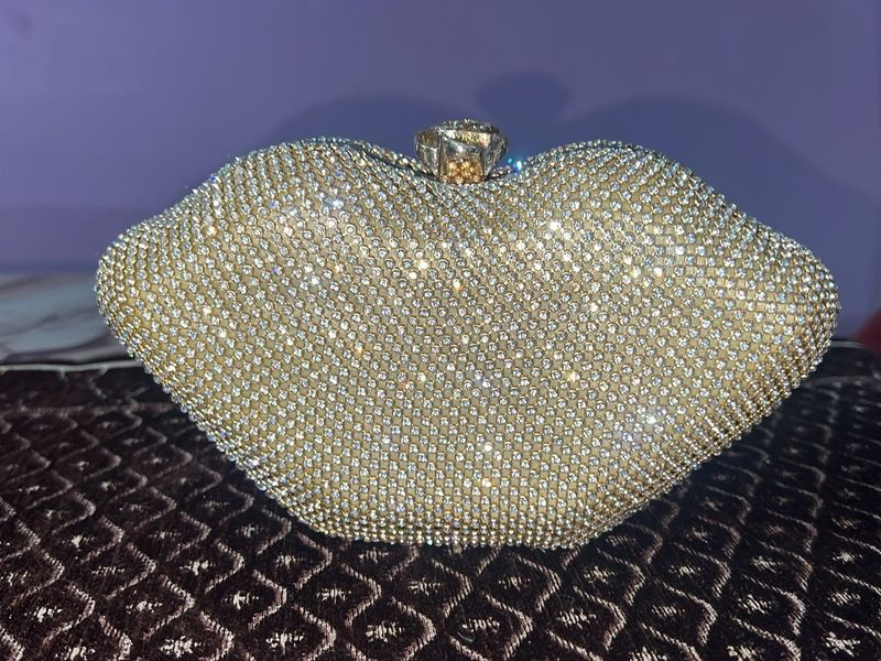 Metro Glamorous Gold-toned Clutch