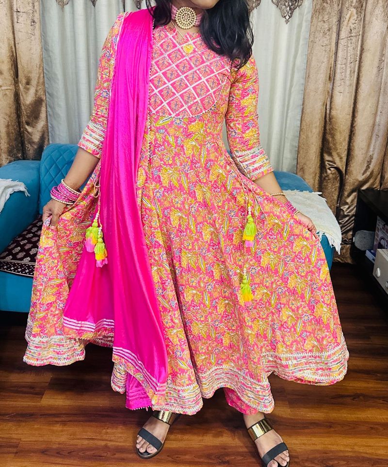 Pink Floral Kurta Set M size