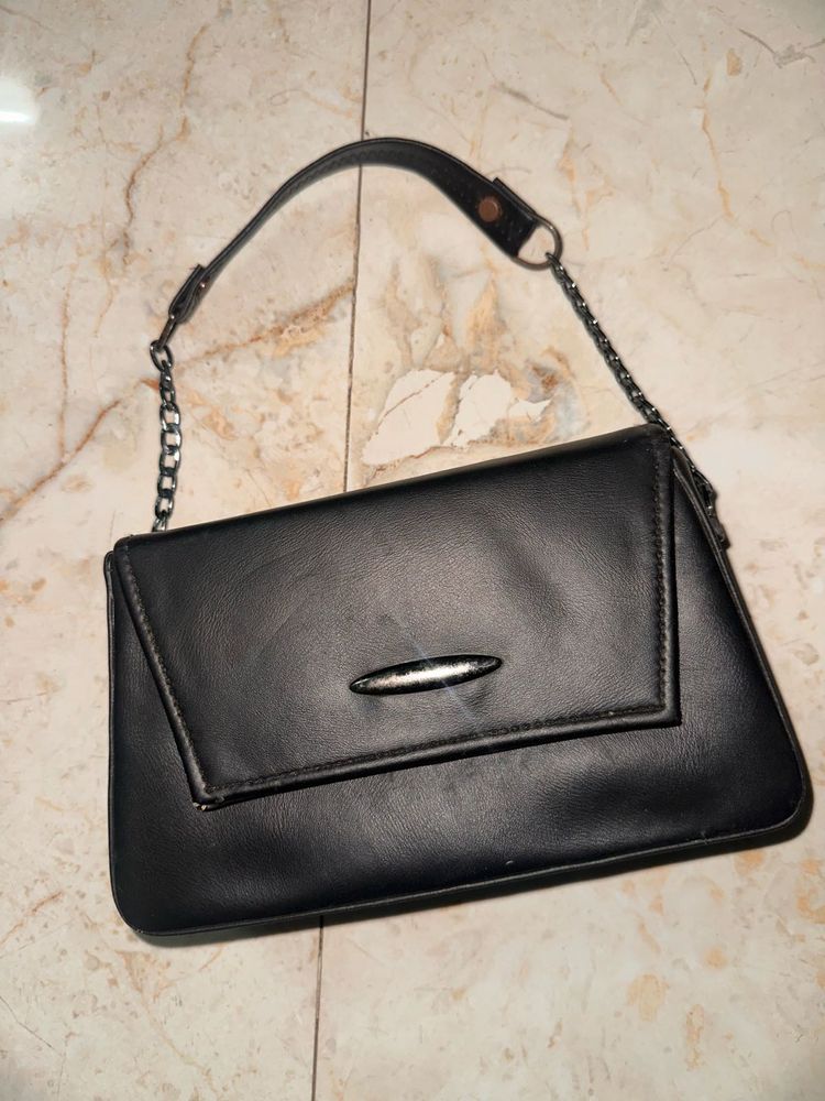 Black Shoulder Bag with Chain