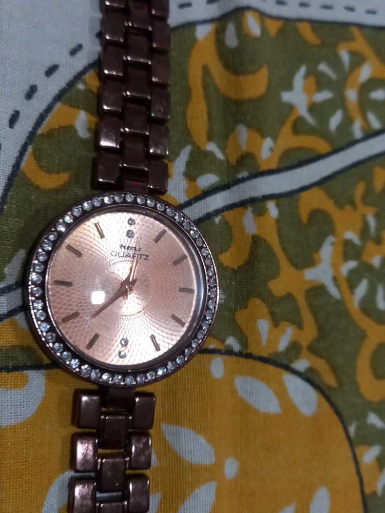 Elegant Rose Gold Nall Quartz Watch
