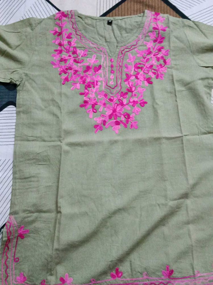 Elegant Embroidered Kurti