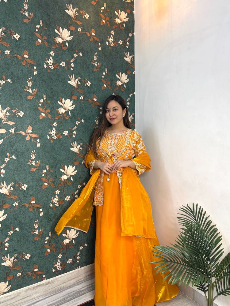 Beautiful Lehenga Choli With Detachable Shrug