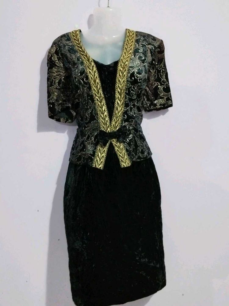 BEAUTIFUL BLACK VELVET MIDI DRESS