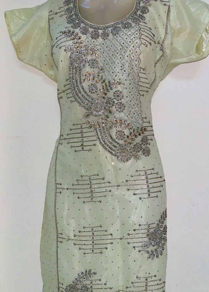 Sale!!!!Elegant Embellished Pista Green Suit❤️🌸