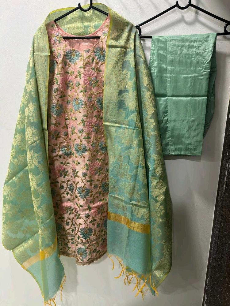 Embroidered Pant Suit