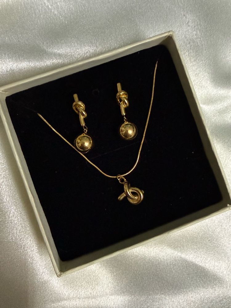 Knot Your Type Necklace &amp; Earring Set