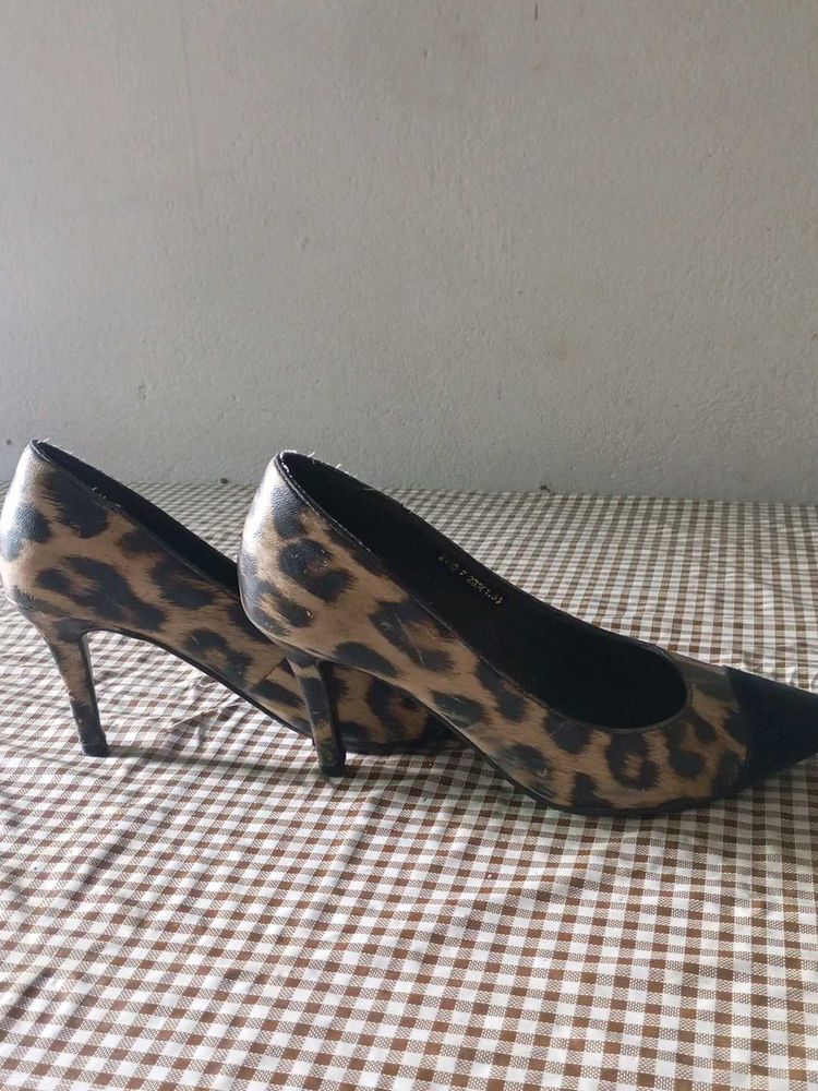Leopard Print Pointed Heels